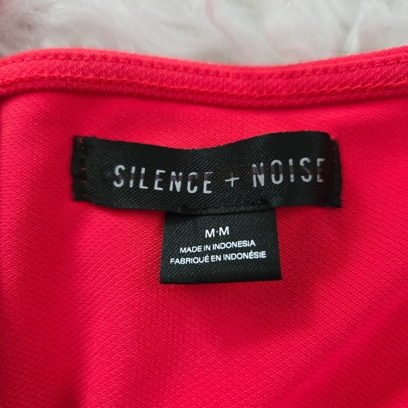 SILENCE + NOISE wrap halter top. Size Medium. New without tags. - Picture 7 of 7